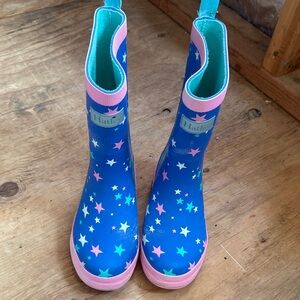 Like new Hatley Kids' Blue and Pink Star Boots